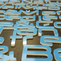Lettres découpées selon fichier pas cher