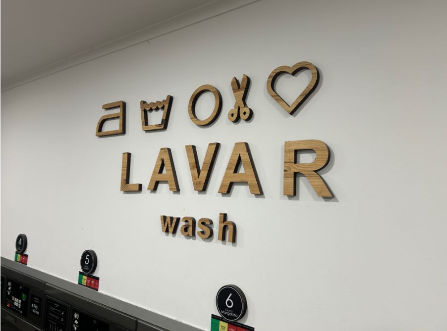 lettres & logo découpés en bois